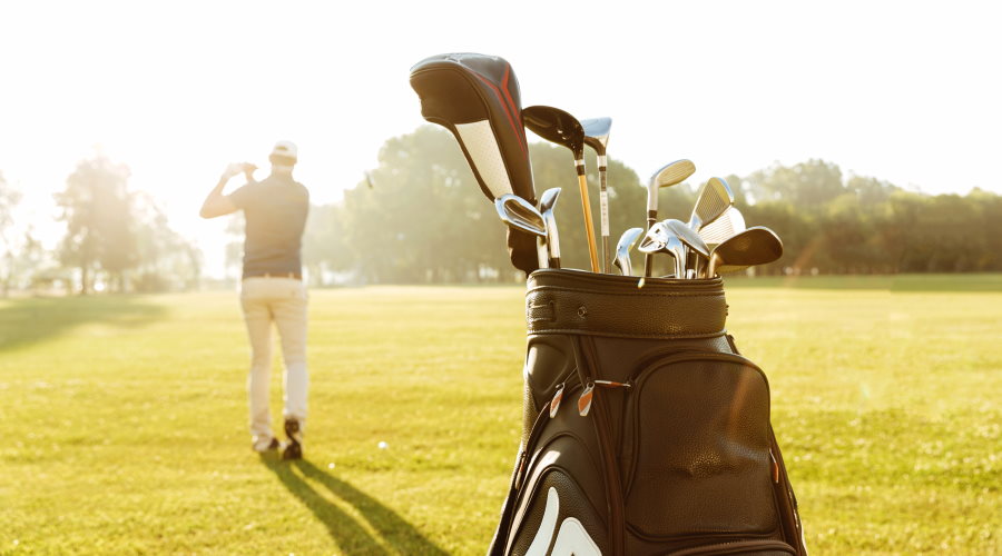 Golf Bags - Lightweight vs. Heavyweight: Which One Suits Your Game Best? what golf clubs are in your bag