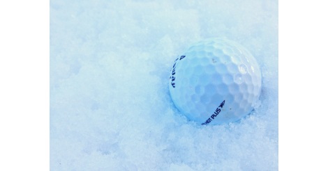 golf-ball-in-snow